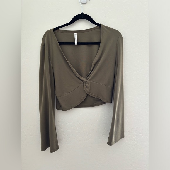 Fabletics olive green 2 piece matching set - Picture 4 of 5